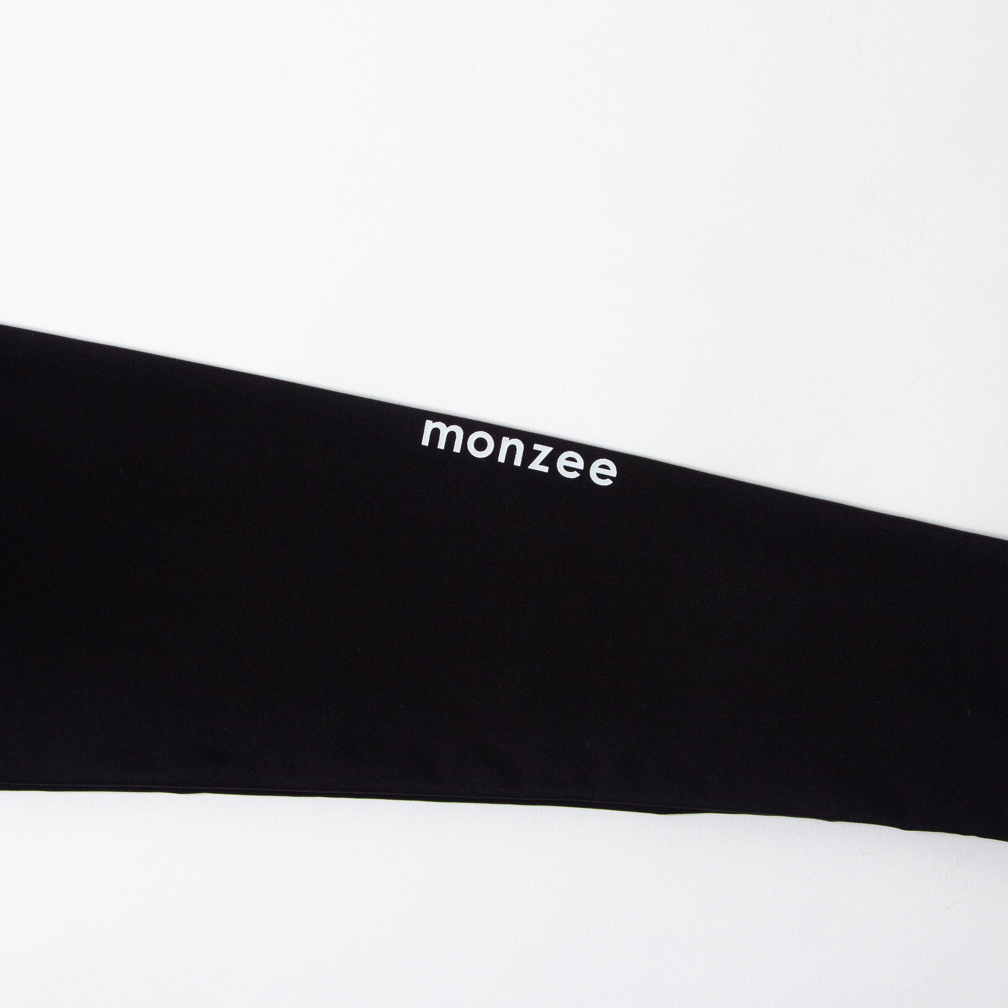 タイトフィットモックネック -ブラック