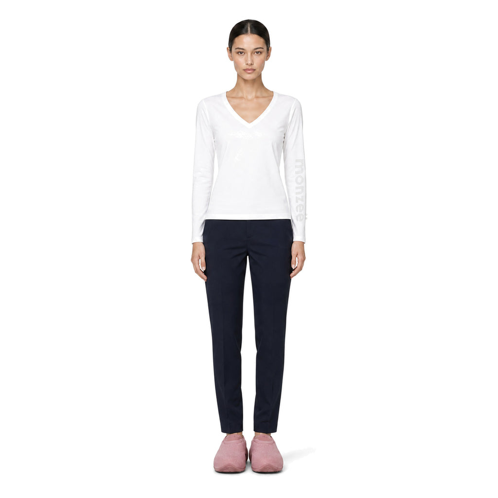 monzee 日焼け防止インナー - ホワイト AIモデル着用 正面｜身長170cm・着用サイズM