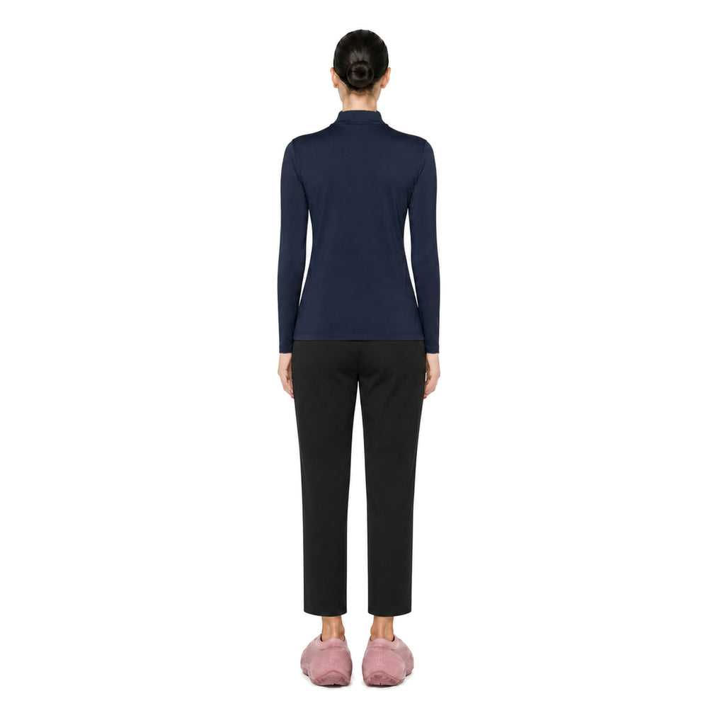 monzee ジップロングスリーブ ネイビー AIモデル着用 背面｜身長170cm・着用サイズM