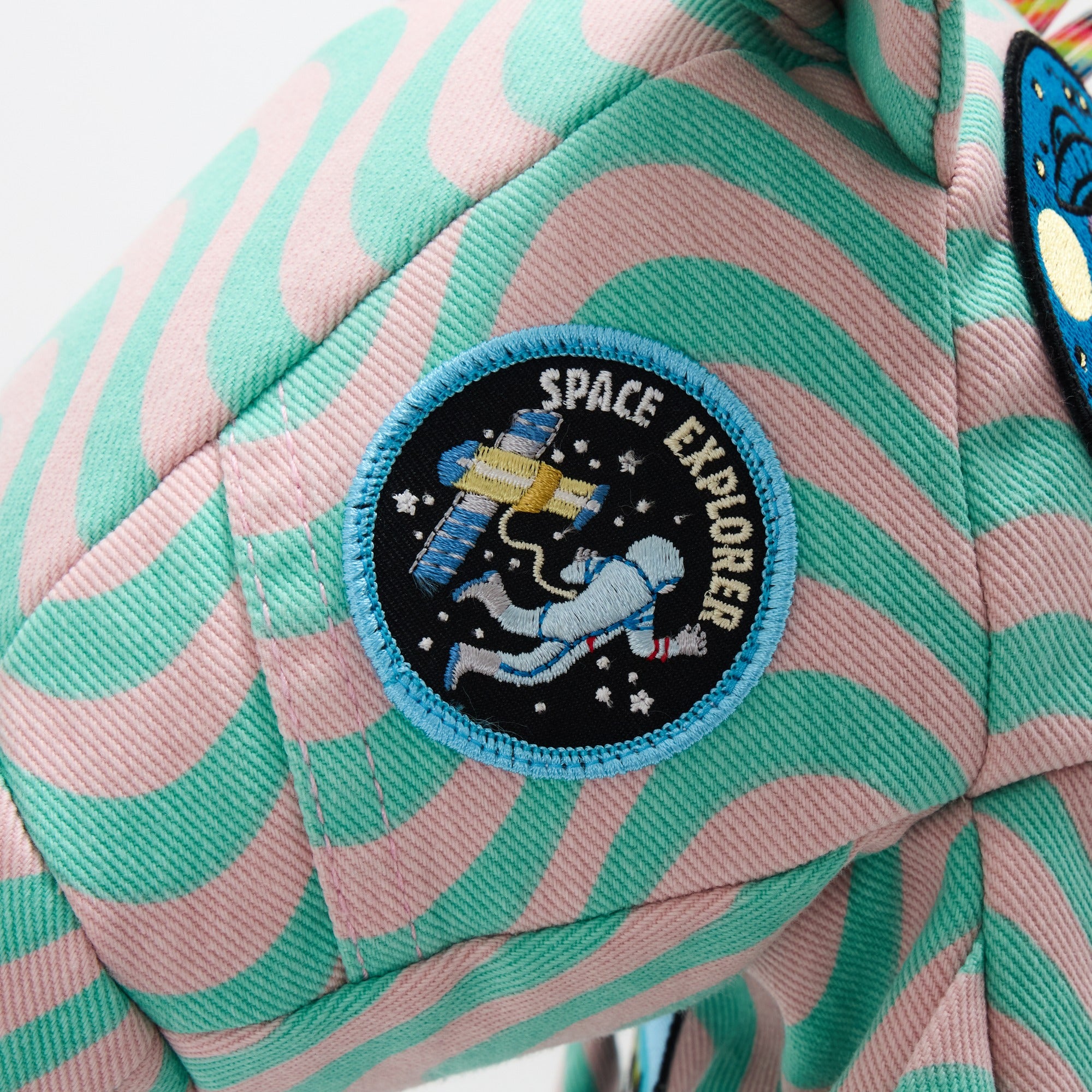 MR260975-R6833